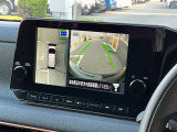 アラウンドビューモニターは、まるで上空から見たような映像で駐車をサポート!苦手な駐車も心強いですね!