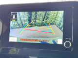 【バックカメラ】駐車時に後方がリアルタイム映像で確認できます。大型商業施設や立体駐車場での駐車時や、夜間のバック時に大活躍!運転スキルに関わらず、今や必須となった装備のひとつです!