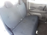 後部座席も気になるようなキズ・汚れやへたり等、大きなダメージはなく、良好な状態です。