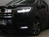 【LEDヘッドライト】悪天候や夜間走行時も良好な視界を確保し安心して運転できる高輝度LEDヘッドライトを装備!点灯速度が早く、消費電力も抑えられています!!