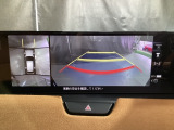 狭い場所での駐車やすれ違いなどでより的確な運転操作に役立つ360&deg;ビューモニターが装備されています。