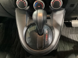 操作性の良いインパネシフト。ミッションはCVT(無段変速)を採用しております。