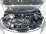 車にとって、とても大切な部分のエンジンルーム。綺麗に清掃済みで安心です。