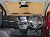 オシャレなインテリアで運転する気分も盛り上がりますよね^^