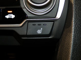 【シートヒーター】シートヒーター装備車です。寒い冬に乗車中とても暖かく快適に移動できます。冷え性の方にピッタリの装備です!