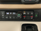 オートエアコン付きです!お好みの温度をセットするだけでエアコンの風量などを自動でコントロール。快適な車内でお過ごしいただけます。寒い時期には嬉しいシートヒーター付きです!
