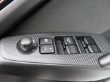 運転席のパワーウインドースイッチ部です。よく触れる場所だからこそ、使用状態があらわれますよね。ぜひこうした所もチェックしてください。