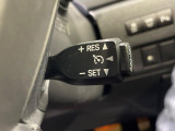 【クルーズコントロール】高速道路もラクラク走行。アクセルを離しても一定速度で走行ができ、長距離運転時の負担を軽減!加速・減速も簡単なスイッチ操作で調整できます。