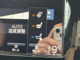 【シートベンチレーション】夏場は涼しい風でお尻や背中の熱・ムレを防ぎ、冬にはエアコンよりも早く温まってポカポカに!レザーシートにうれしい装備で、どんな季節も快適にお過ごしいただけます。