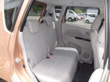 後席はスライド&リクライニング機能付きでゆったり出来ます。