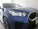 BMWの伝統的なヘッドライト・デザインは『コロナ・リング』と言われる左右4灯ヘッドライトをモチーフにしています。キドニーグリルと相まって、ひと目でBMWだとわかるデザインになっています。