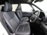 ゆったり室内で運転もしやすいです♪使い勝手の良い配置も考えられています!!