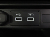 便利な充電用USBジャックも付いています☆周辺機器の充電にご利用頂けます☆