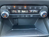 車内快適オートエアコン。ダイヤル式で操作性も良好です