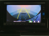 バックでの車庫入れも安心です!リアカメラが付いているバックモニター付のナビを装備しております。操作線もついており距離感も画面から確認できます。