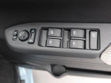 パワーウィンドゥ 運転席ドアスイッチ照明付です。電動格納ミラーも手元でワンモーションで可能です。