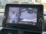 アラウンドビューモニターは、まるで上空から見たような映像で駐車をサポート!苦手な駐車も心強いですね!