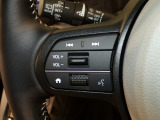 【ステアリングリモコン】ステアリングにオーディオ調節可能なスイッチが装備されていますので運転中でも視線をそらさずにオーディオの調節が可能です!