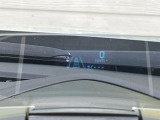 【ヘッドアップディスプレイ】現在の速度や走行情報をデジタル表示で運転席前方のガラスに投影!運転中、目線をずらさず必要な情報を確認できるのでとっても便利で安心!
