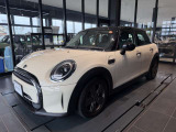 当店の中古車をご覧いただき、ありがとうございます!MINI クーパー 5ドア のご紹介です!