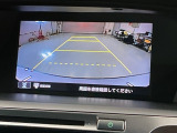 リバースギアに入れるだけで後方の表示へ切り替わります。夜間や雨の日の駐車も楽になりますよ。