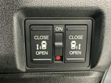 【両側パワースライドドア】両側がパワースライドドアになっており、運転席のスイッチやスマートキーでも開閉が可能です!開口部も広いので乗り降りも楽々♪