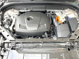 当店の認定中古車(VOLVO APPROVED CAR)はメーカー基準の車齢・走行に応じた内外装・機関の176項目もの項目に厳密な点検を実施。すべての基準を満たした自信を持ってお届けする中古車です。