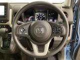 ハンドルにHondaセンシング系のクルーズコントロールやレーンキープアシストなどのスイッチと、オーディオの操作スイッチが装備されています。ハンドルから手を離さず安全に操作できます。