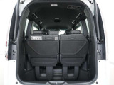 タテにもヨコにもワイドなテールゲート開口部と、低い開口部地上高により、重い荷物も簡単に積み込むことができます。広いラゲッジスペースで、普段使いから旅行まで、ざまざまなシーンで大活躍です。