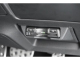 ハンドル下にビルトインETC。車種専用ケースにて装着されており運転の邪魔にもならず高速の乗り降りも楽になります。