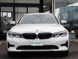 BMW在庫保有台数常時100台以上!ご来店の際はBMW本店(厚木市下荻野140-1)にご来店ください!弊社自慢の全天候型ショールーム!BMW在庫保有台数常時100台以上ございます!