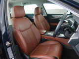 Audi車はどの車種も全てレザーハンドルです。そこにはAudiのこだわりがあり質感の高いレザーでしっかりと手に馴染み、高級感を演出します。