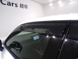 ドアバイザー付きですので、雨の日でも換気ができてとても便利です!