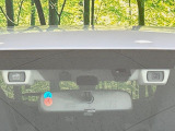 【アイサイトVer3】前方の車両等を検知し、衝突しそうな時は警報で注意を促し、ブレーキを踏む力をサポート。ブレーキを踏めなかった場合は衝突被害軽減ブレーキが作動、衝突回避をサポートします。