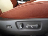 パワーシート搭載。微妙な調整が手軽にでき、ピッタリのポジションで運転することが可能です。