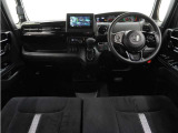 ◆視界広々で非常に運転しやすくロングドライブでも疲れを感じさせないすっきりとまとまったインパネ周りです。