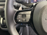 ステアリングにオーディオ操作スイッチが付いています。オーディオ画面に直接タッチしなくても操作が出来ますので、運転に集中できます。