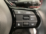 【アダプティブ・クルーズ・コントロール】予め設定した車速内でクルマが自動的に加減速。 前走車との適切な車間距離を維持しながら追従走行し、高速道路でのドライバーの疲労を軽減してくれる嬉しい機能付♪