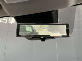 スマートルームミラーも付いてます☆後方ピラーや荷物、後席に同乗している方や曇りなど視界が遮られた場合でも後方カメラからの映像で安全確認をすることが出来て安心です☆