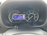 視認性の高いメーターで運転情報を的確に把握できます