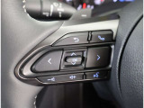運転中、オーディオの操作をしてて、ハッとしたことはありませんか?ステアリングスイッチは、運転中でもハンドルでオーディオの操作が可能です。