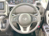 インテリアに合わせたデザインのステアリングは、運転される方のことも考え、運転しやすい形状、大きさです。是非一度、実際に触ってお確かめください。