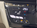 【オートエアコン】一度お好みの温度に設定すれば、車内の温度を検知し風量や温度を自動で調整。暑い&hellip;寒い&hellip;と何度もスイッチ操作をする必要はありません。快適な車内空間には必須の機能ですね♪