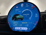 デジタルメーターパネル・速度表示が大きく見やすいデジタルメーターです。ナビと連動して簡易的な案内を表示することもできます。