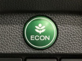 ★ECONスイッチ★ エコドライブを加速しよう!スイッチをONにすると、運転の仕方によるロスを抑え込み燃費をよくするようクルマが頑張ります(*^ー^*)燃費向上にチャレンジ♪