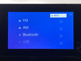 ブルートゥースに接続することにより、スマホに入ったお気に入りの音楽を車内で楽しむことができます♪あると本当に便利な機能になっています!