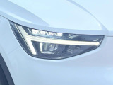 ●LEDヘッドライト:夜間走行時も良好な視界を確保し安心して運転できる高輝度LEDヘッドライトを装備!点灯速度が早く、消費電力も抑えられています。