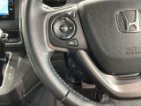 ステアリングにオーディオ操作スイッチが付いています。オーディオ画面に直接タッチしなくても操作が出来ますので、運転に集中できます。