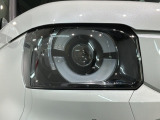 LEDヘッドライトは、点灯の瞬間から最大光量を発揮し、突然暗くなるトンネルなどでの安定感を高めます。