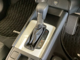 「e:HEV」搭載車です。日常シーンのほとんどをモーターで走行し、高速クルージングなどモーターよりもエンジンの方が効率が良い領域はエンジンで走行、あらゆる領域で優れた燃費走行を実現します。
